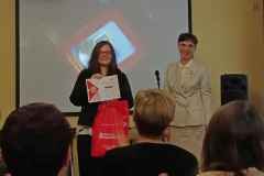 Вручение-Диплома-победителю-фотоконкурса-Инне-Заматевской