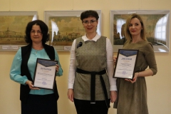 Победители конкурса с директором областной библиотеки М.С. Рафеевой