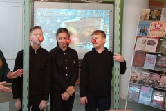 Каждый парень воин бравый!