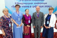 Белорусская делегация вместе с директором Национальной библиотеки Кыргызской Республики им. А. Осмолова Нуржан Ракимовной Иманкуловой