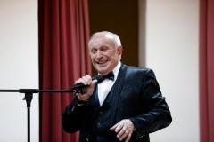 Лавринович выступает