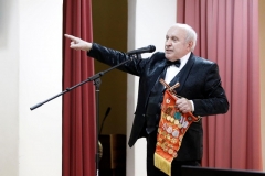 Лавринович с наградами 1