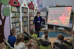 Тот подвиг жив, неповторим и вечен