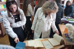 Учащиеся колледжа искусств в Славянской библиотеке