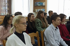 Студенты-медики в Славянской библиотеке