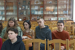 Студенты-медики в Славянской библиотеке