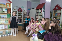 Я здесь живу, и край мне этот дорог…