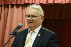 Представление лауреатов областной литературной премии имени святителя Кирилла Туровского – одно из знаковых традиционных событий года.  21 декабря в областной библиотеке чествовали победителей литературной премии имени Кирилла Туровского, основанной решением Гомельского облисполкома 10 лет назад, в феврале 2013 г. Работы рассматривались в шести номинациях: «Проза», «Поэзия», «Драматургия», «Детская литература», «Публицистика», «Открытие года».  В пяти первых номинациях, согласно положению, принимали участие писатели-профессионалы – члены областного отделения Союза писателей Беларуси, а в номинации «Открытие года» – все желающие жители области, которые стремятся проявить свои способности в литературе. Награды и первые экземпляры книг-лауреатов были вручены авторам 4 сентября на торжественной церемонии в Добруше в День белорусской письменности.  Как отметил председатель Гомельского областного отделения Союза писателей Беларуси Владимир Гаврилович, в 2022 г. на соискание премии было подано около 70 рукописей будущих книг. По решению конкурсной комиссии премии присуждены только в пяти номинациях, без номинанта осталась «Драматургия».  Писатели и поэты, которых чествовали в этот день, – лауреаты многочисленных, том числе и международных, конкурсов, но литературная премия имени Кирилла Туровского в списке престижных достижений занимает особое, почётное место. Итак, в номинации «Детская литература» лауреатом премии имени Кирилла Туровского стала книга Евгения Калашникова «Чаепитие с котом». Евгений Михайлович по состоянию здоровья не смог присутствовать, но его солнечные стихи, которые возвращают в детство, прочли со сцены воспитанники детского сада № 49 г. Гомеля.  В номинации «Поэзия» лауреатом объявлена книга «Жыццё-жыццейка» Нины Шкляровой. Ведущие и все присутствующие в зале поздравили Нину Никифоровну с юбилеем, который она отметила накануне! Поэтесса покорила аудиторию проникновенными стихами в авторском исполнении. Лучшей книгой в номинации «Публицистика» экспертная комиссия назвала сборник «Майский сад» Тамары Крюченко, которая более 40 лет работала корреспондентом различных многотиражных газет, в том числе – в редакции газеты «Гомельская праўда». В сборник вошли интервью с участниками Великой Отечественной войны. Свою книгу автор посвятила защитникам Родины.  Произведение «Там, дзе цячэ пуць-рака» Владимира Гавриловича стало лучшим в «Прозе». В сентябре 2021 г. писателю присвоено почётное звание «Заслуженный деятель культуры Республики Беларусь», а в мае 2022 г. он удостоен Всероссийской литературной премии им. Ф. И. Тютчева «Русский путь». В конце лета Владимир Николаевич отпраздновал свой славный 55-летний юбилей!  В своём выступлении Владимир Николаевич подчеркнул, что для него не только 2022, но и каждый год – Год исторической памяти. Книгу «Там, дзе цячэ пуць-рака» он посвятил родному Полесью. События в романе разворачиваются и в наши дни, и 10 столетий тому в древних Турове, Киеве и Кракове.  В номинации «Открытие года» лауреатом областной литературной премии имени Кирилла Туровского объявлена книга Жаннеты Сычёвой «Испытание временем». Жаннета Леонидовна родилась 8 февраля 1965 г. в Гомеле, окончила Днепропетровский медицинский институт. Всю жизнь она заботится о здоровье людей. Стихи начала писать в школьные годы. Автор 2 поэтических сборников. Позже обратилась к прозаическим жанрам, став автором сборника повестей и рассказов «Найти силы жить».  В основе романа «Испытание временем» Жаннеты Сычёвой – события, которые разворачиваются в период от Великой Отечественной войны до 1960-х годов.  Ведущие вечера Юрий Рачинский и Ирина Студнева от имени библиотеки, а также от имени Деда Мороза и Снегурочки поздравили всех лауреатов юбилейной премии имени Кирилла Туровского, выразив уверенность, что эта награда станет маяком в творческой судьбе каждого!  В заключительном слове Владимир Гаврилович подчеркнул, что областная литературная премия имени Кирилла Туровского ждёт своих обладателей в 2023 году! Литературные традиции на Гомельщине будут развиваться, а Гомельский облисполком всегда поддерживал талантливых людей на пути дальнейшего развития художественного слова, создания социально значимых произведений!