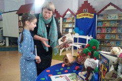 С книгой весело шагать!