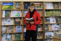 Выставка-просмотр «Объединяющий туризм: путешествуем по родной стране»