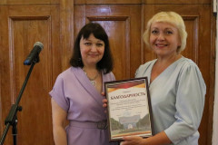 «В ярких красках лета» в областной библиотеке